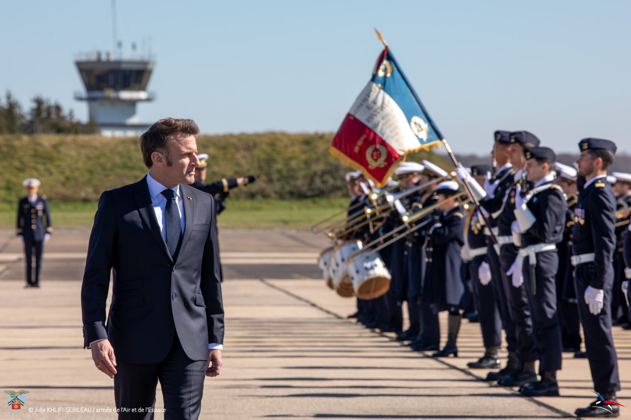 Le mardi 18 mars 2025, sur la base aérienne 116, venu de Emmanuel Macron, président de la république française pour une allocution auprès des personnels de la BA116 pour présenter l'avenir de la base avec l'arrivée des rafales dans les années à venir.